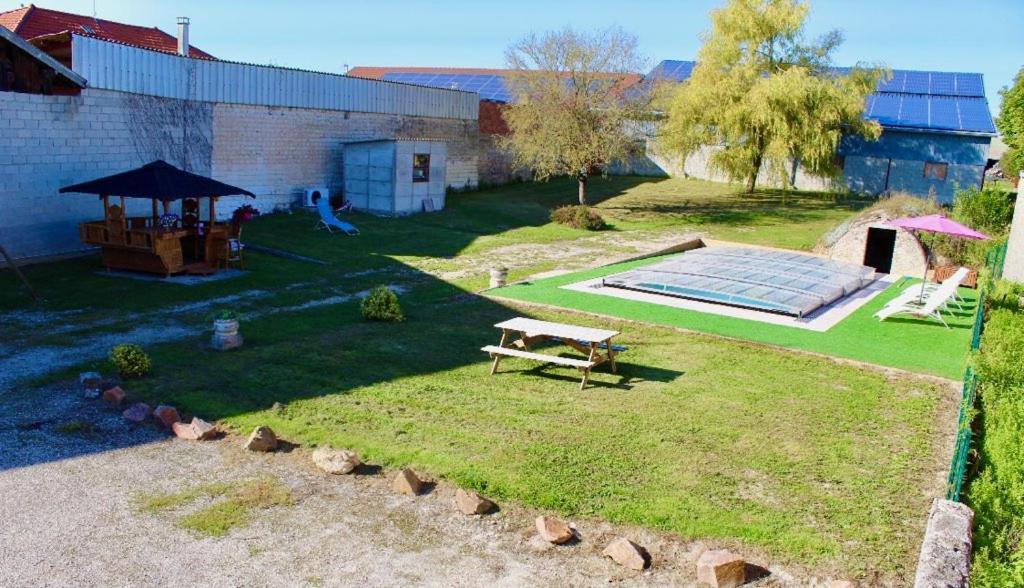 Chambres D'Hotes Aux Portes Des Tumuli Bussy-le-Château Dış mekan fotoğraf